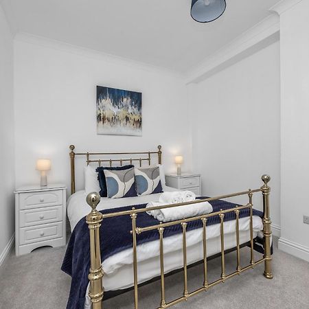 2 Bedroom Flat - With King Sized Beds, Netflix And Sky - Perfect For Contractors, Vacation Guests Or Those Relocating 브라이턴 외부 사진