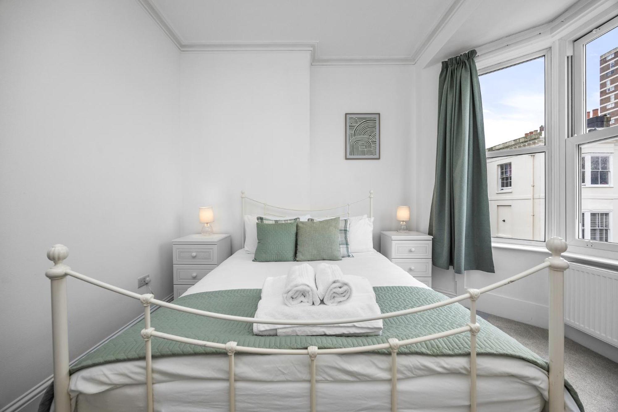2 Bedroom Flat - With King Sized Beds, Netflix And Sky - Perfect For Contractors, Vacation Guests Or Those Relocating 브라이턴 외부 사진