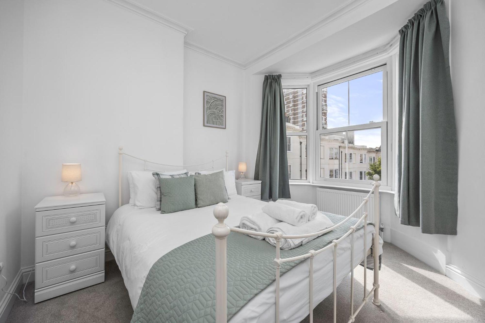 2 Bedroom Flat - With King Sized Beds, Netflix And Sky - Perfect For Contractors, Vacation Guests Or Those Relocating 브라이턴 외부 사진