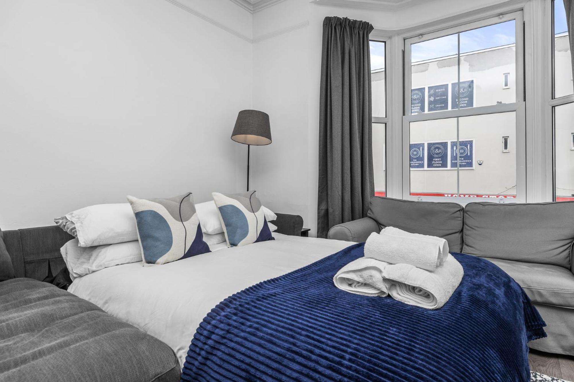 2 Bedroom Flat - With King Sized Beds, Netflix And Sky - Perfect For Contractors, Vacation Guests Or Those Relocating 브라이턴 외부 사진