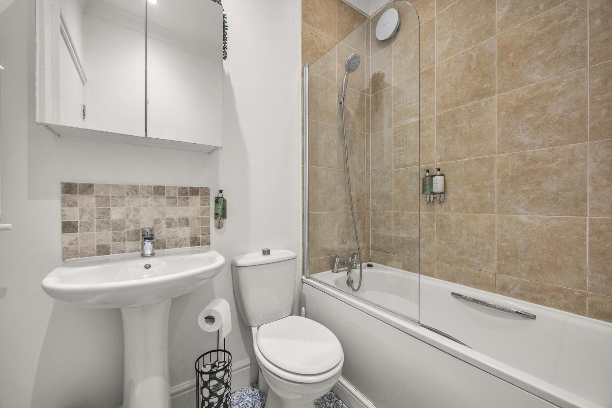 2 Bedroom Flat - With King Sized Beds, Netflix And Sky - Perfect For Contractors, Vacation Guests Or Those Relocating 브라이턴 외부 사진