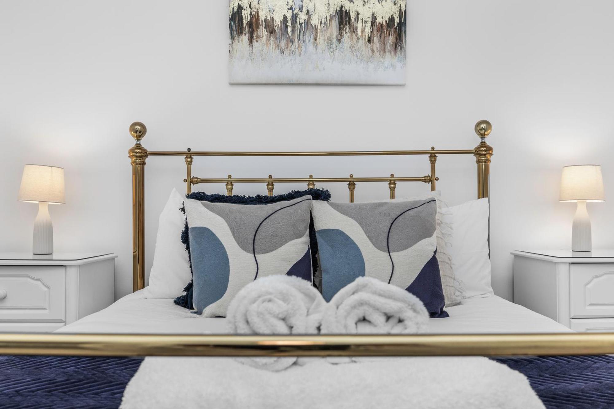 2 Bedroom Flat - With King Sized Beds, Netflix And Sky - Perfect For Contractors, Vacation Guests Or Those Relocating 브라이턴 외부 사진
