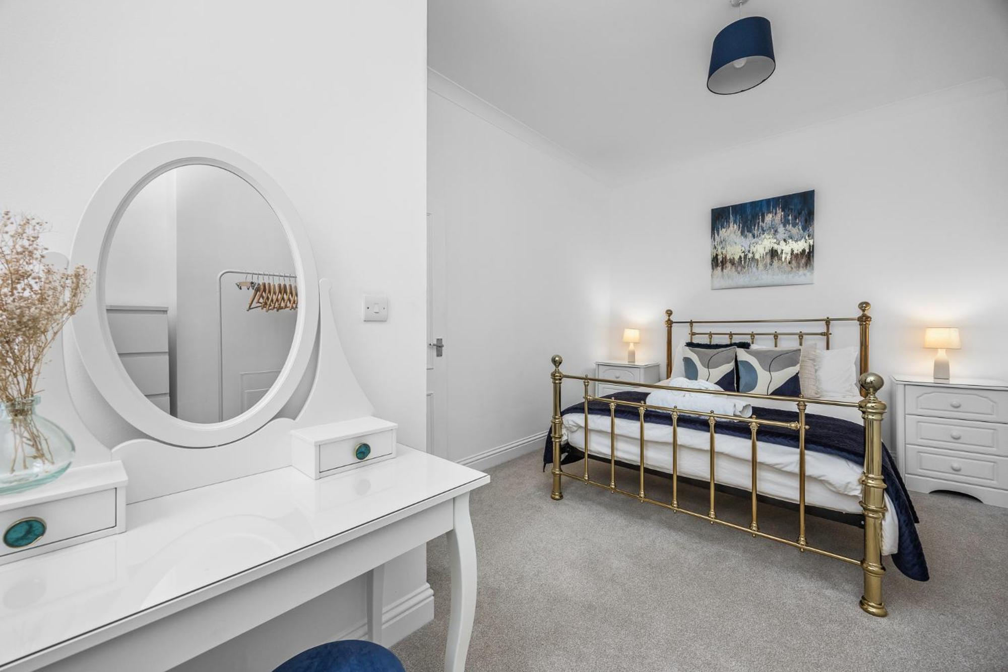 2 Bedroom Flat - With King Sized Beds, Netflix And Sky - Perfect For Contractors, Vacation Guests Or Those Relocating 브라이턴 외부 사진