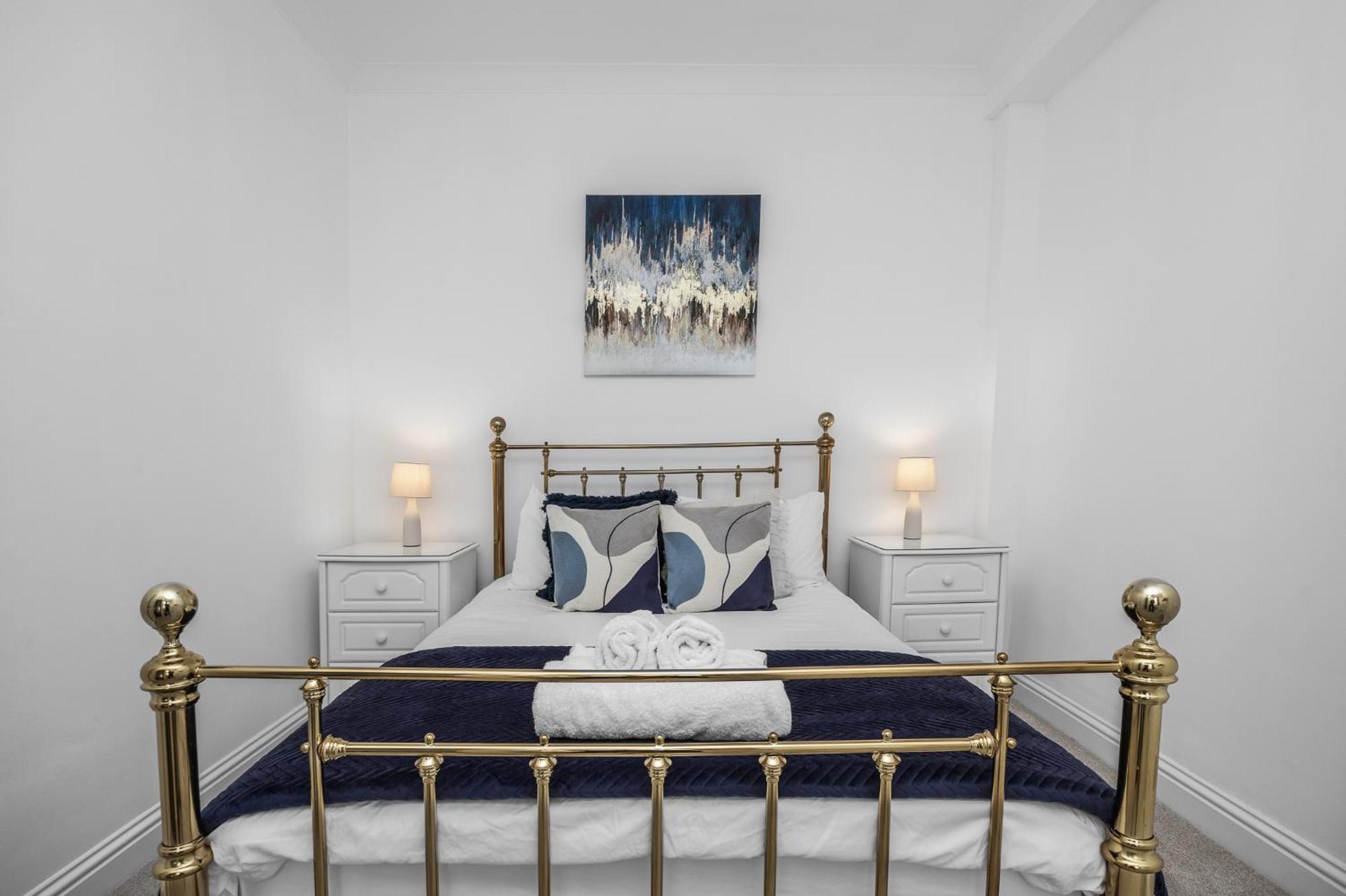 2 Bedroom Flat - With King Sized Beds, Netflix And Sky - Perfect For Contractors, Vacation Guests Or Those Relocating 브라이턴 외부 사진