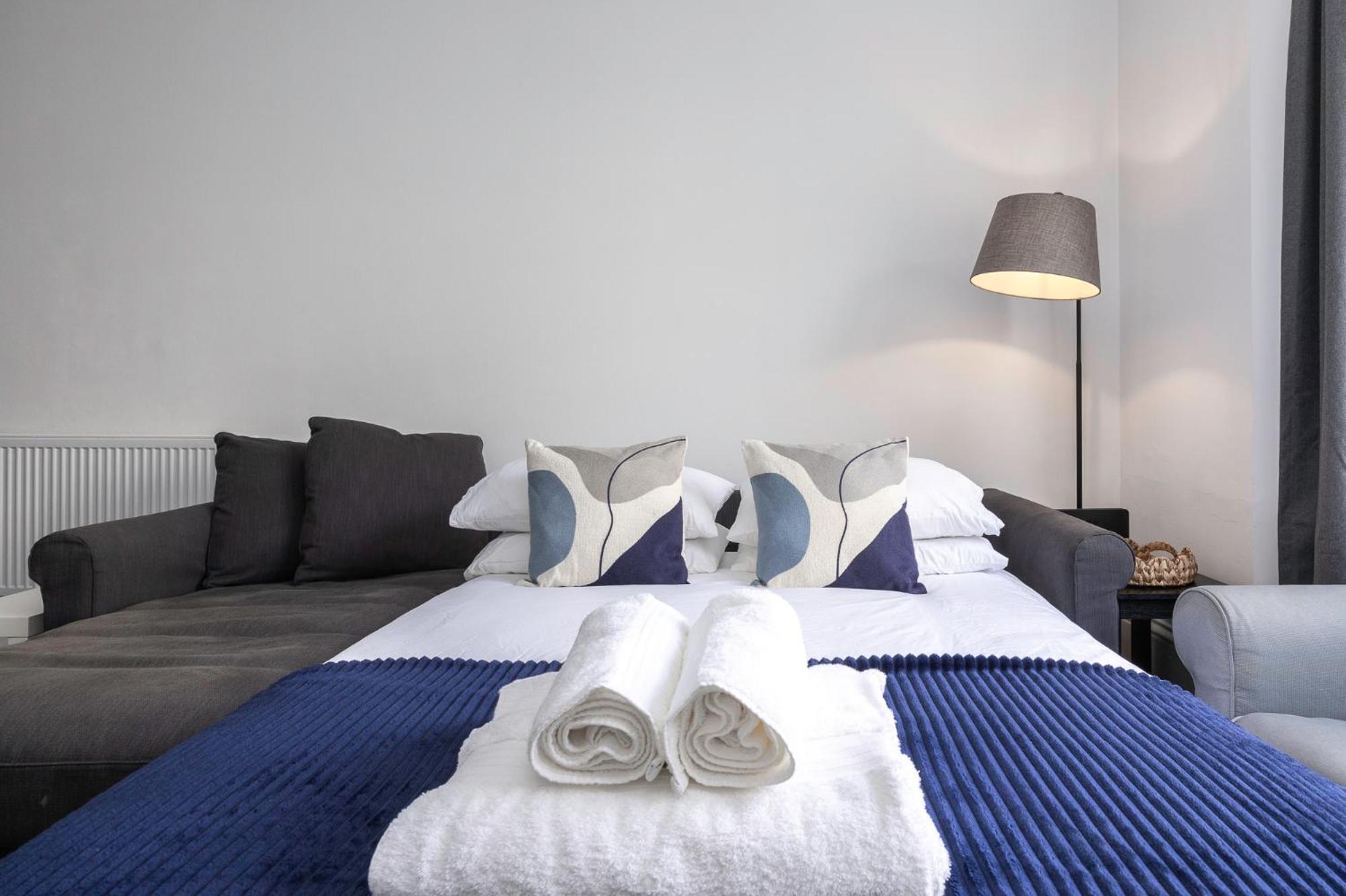 2 Bedroom Flat - With King Sized Beds, Netflix And Sky - Perfect For Contractors, Vacation Guests Or Those Relocating 브라이턴 외부 사진